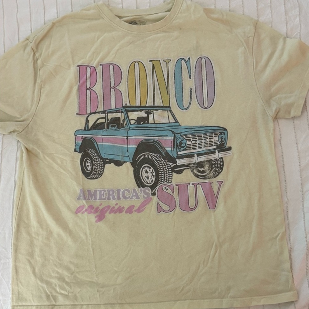 Vintage Ford Bronco Cream
Graphic T-Shirt Size S